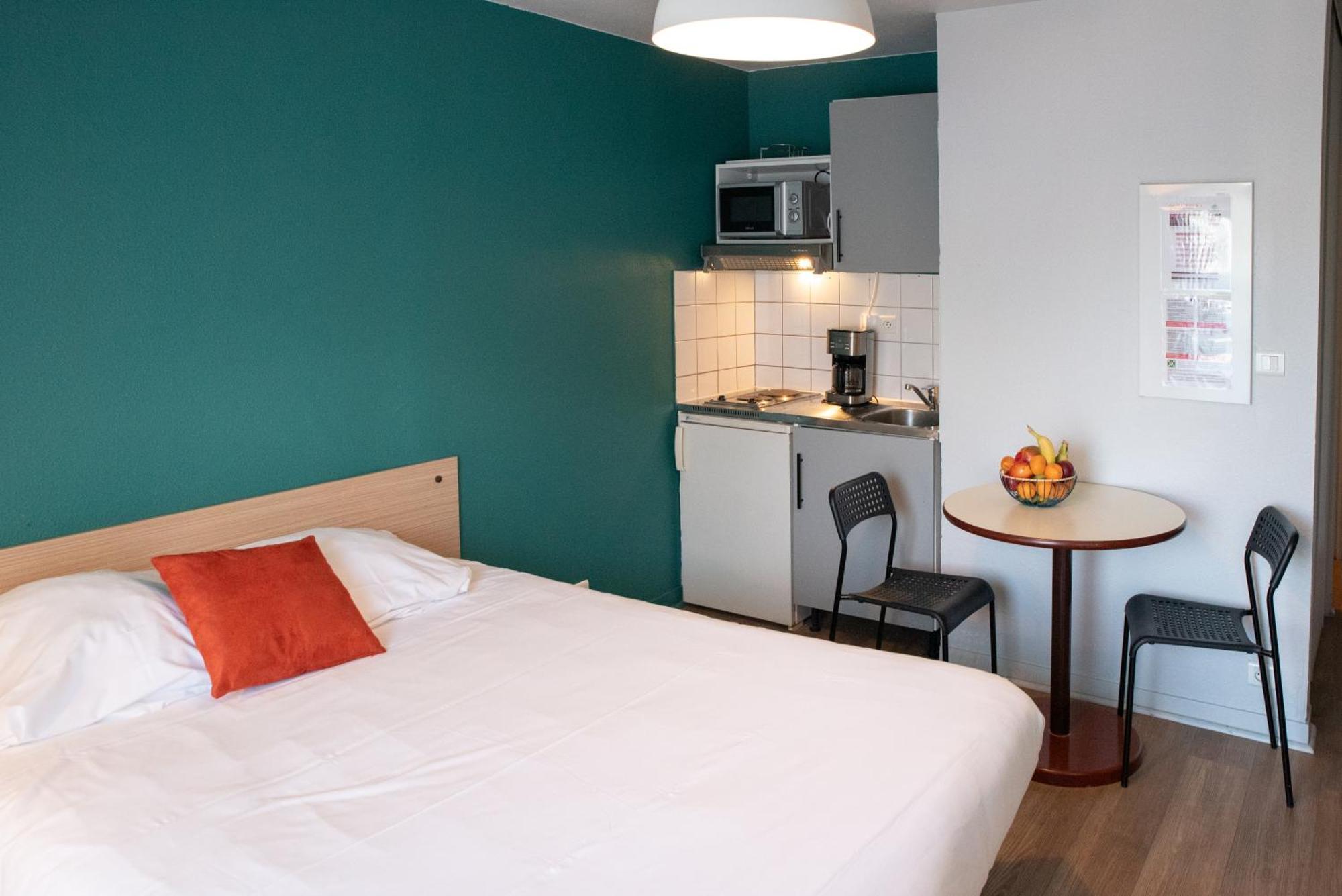 Terres De France Brest Aparthotel Exterior photo